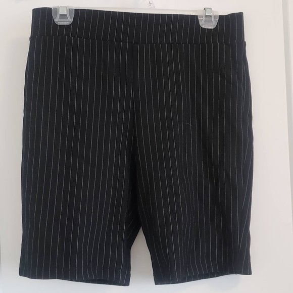 UO Pinstripe High-Rise Bike Shorts - Picture 2 of 4
